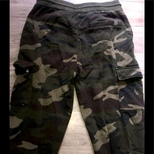 Never wore joggars/sweats with draw string